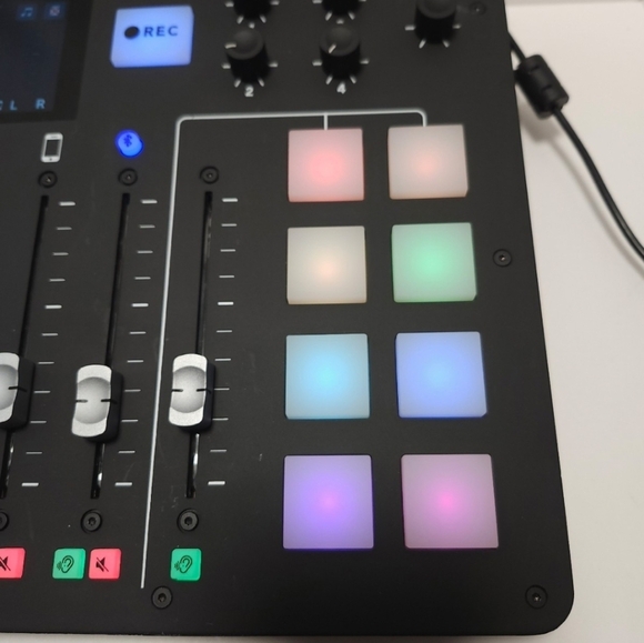 Rode RODECaster Pro Integrated Podcast Production Studio - Picture 2 of 12